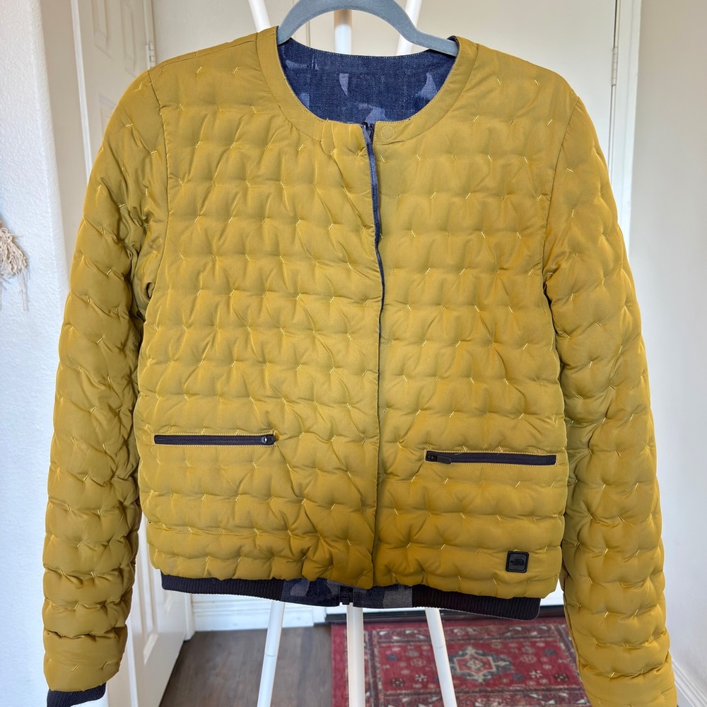 Like New The North Face Women’s CRYOS Reversible Down Bomber GTX Small